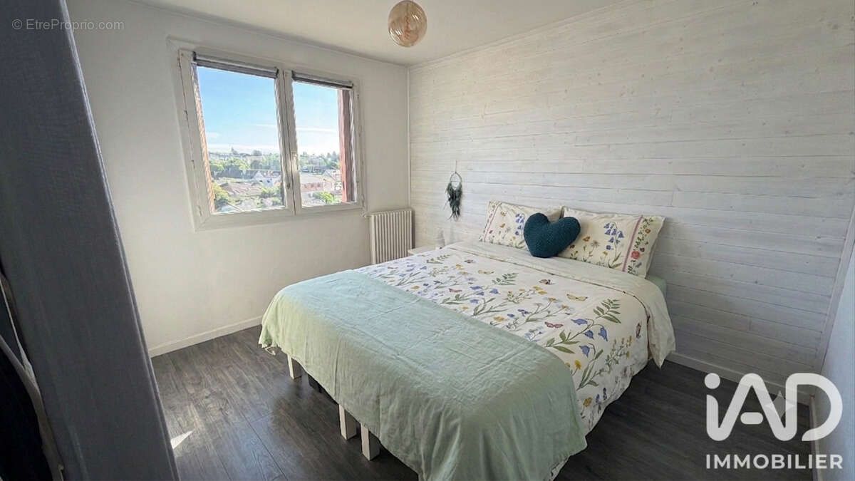Appartement 56 m² à Les Clayes-Sous-Bois  - photo 4