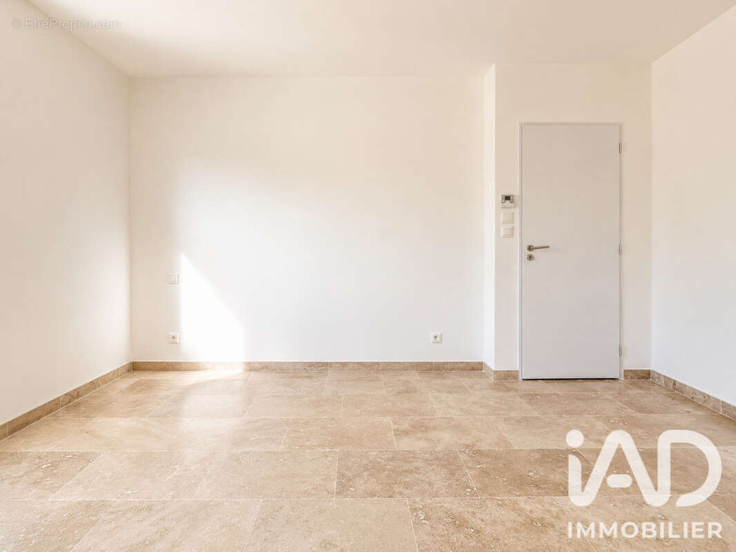 Maison 155 m² à Villeneuve-Les-Montreal  - photo 9