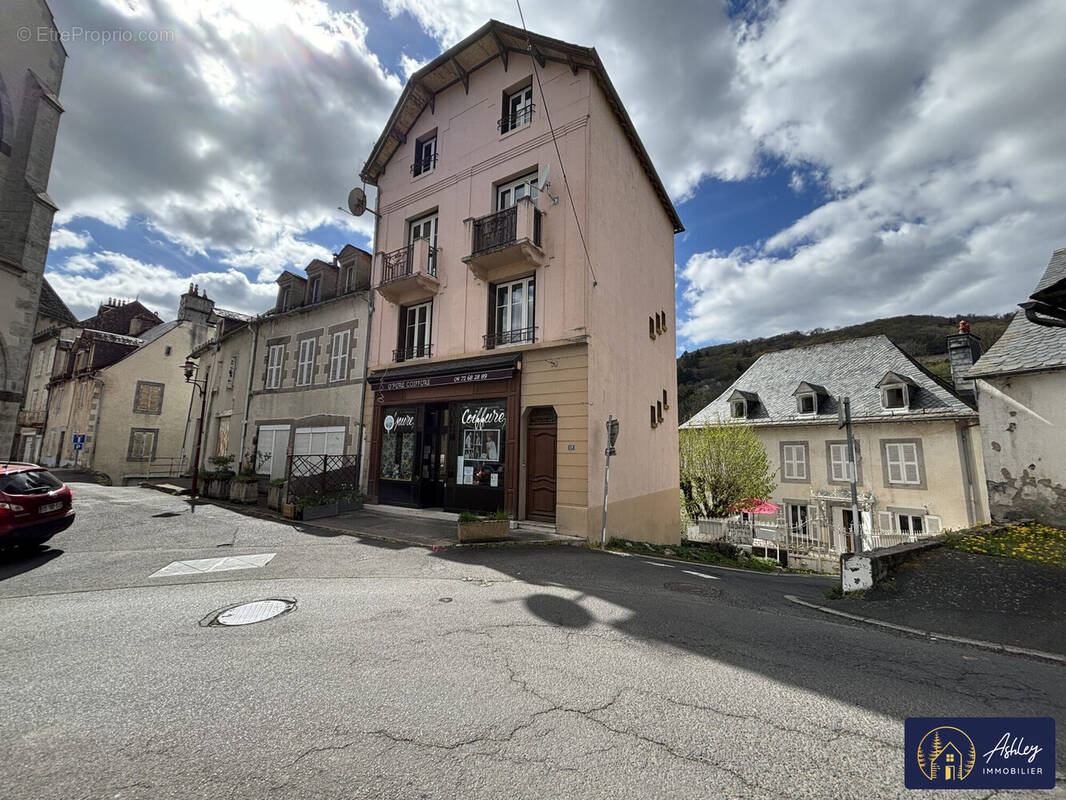 Immeuble CONDAT (Cantal) - Appartement à CONDAT