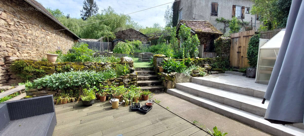 Maison à SEGUR-LE-CHATEAU