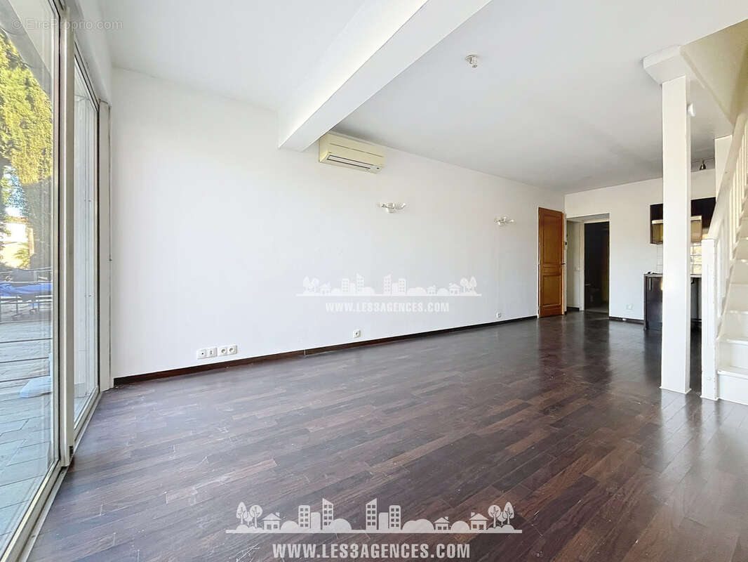 Appartement à COGOLIN