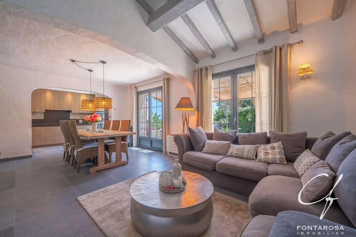 Maison à ROQUEBRUNE-SUR-ARGENS