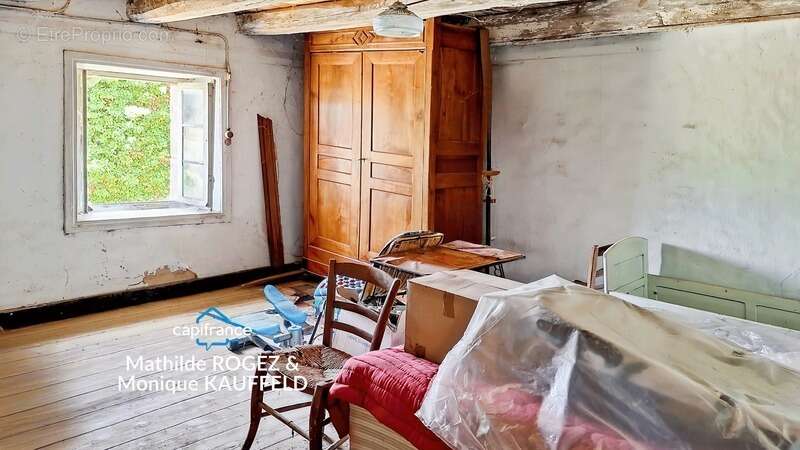 Maison à rénover avec grange en pierre, source et 7 000 m² de terrain - Saint Gervais Sous Meymont (63) - photo 9