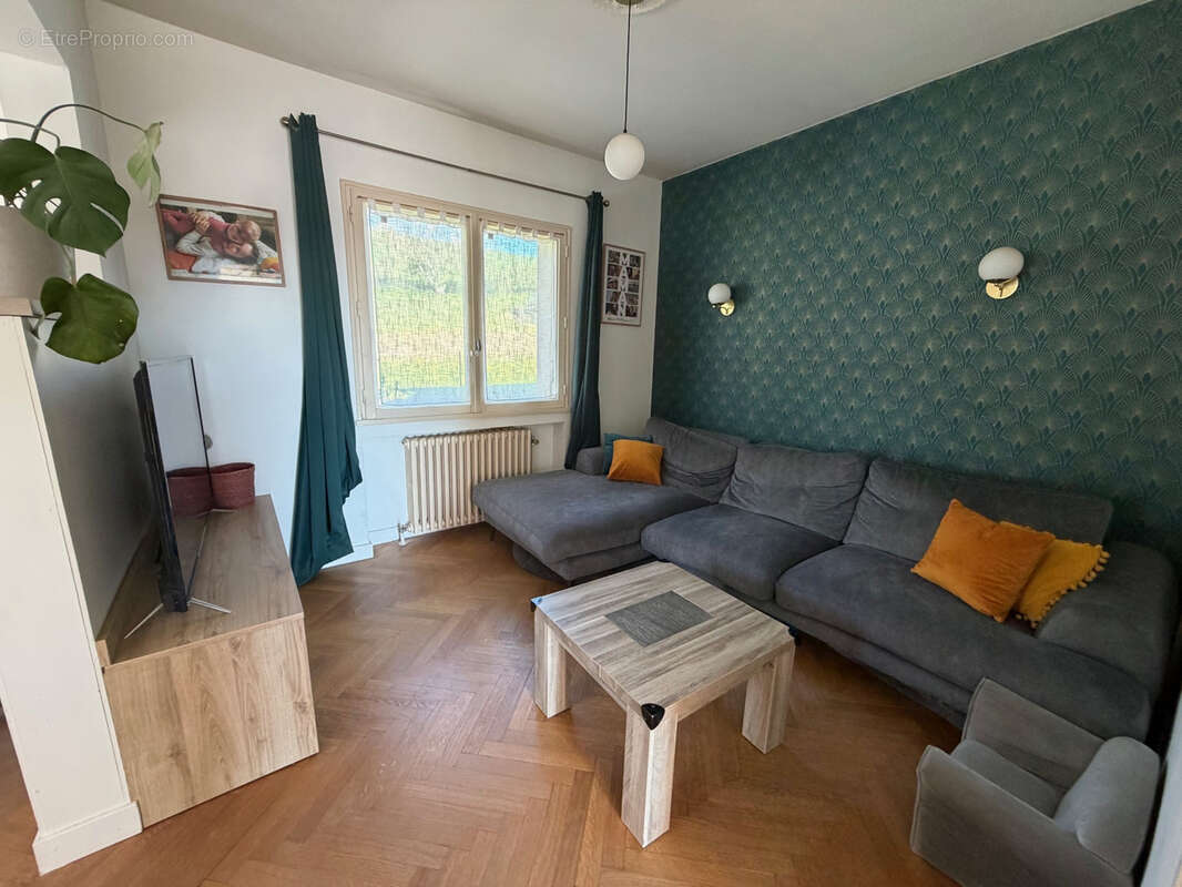 Maison à NIVOLAS-VERMELLE
