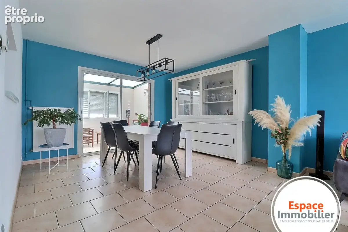 BOUCHAIN  Emplacement recherché proche écoles ! Charmante maison familiale de 106 m2 avec véranda et  jardin - photo 2