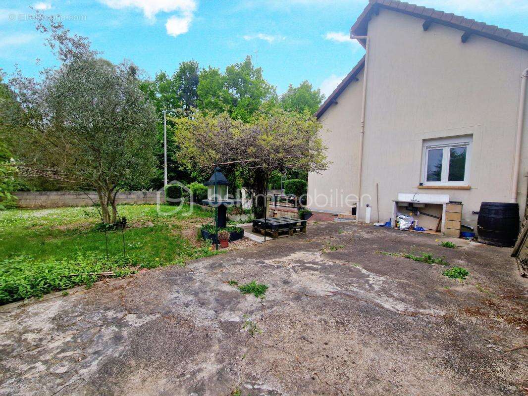 Maison à SAINT-GERMAIN-LES-ARPAJON