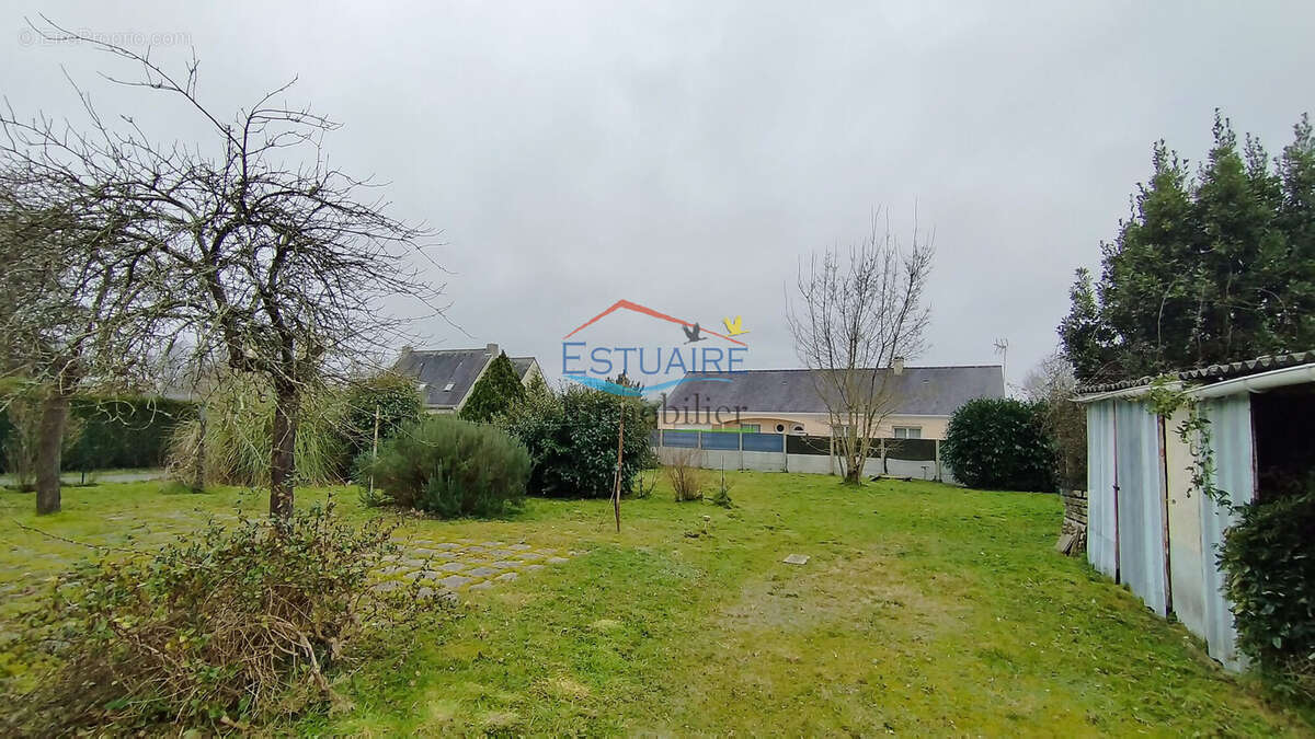 Terrain à SAINT-ETIENNE-DE-MONTLUC