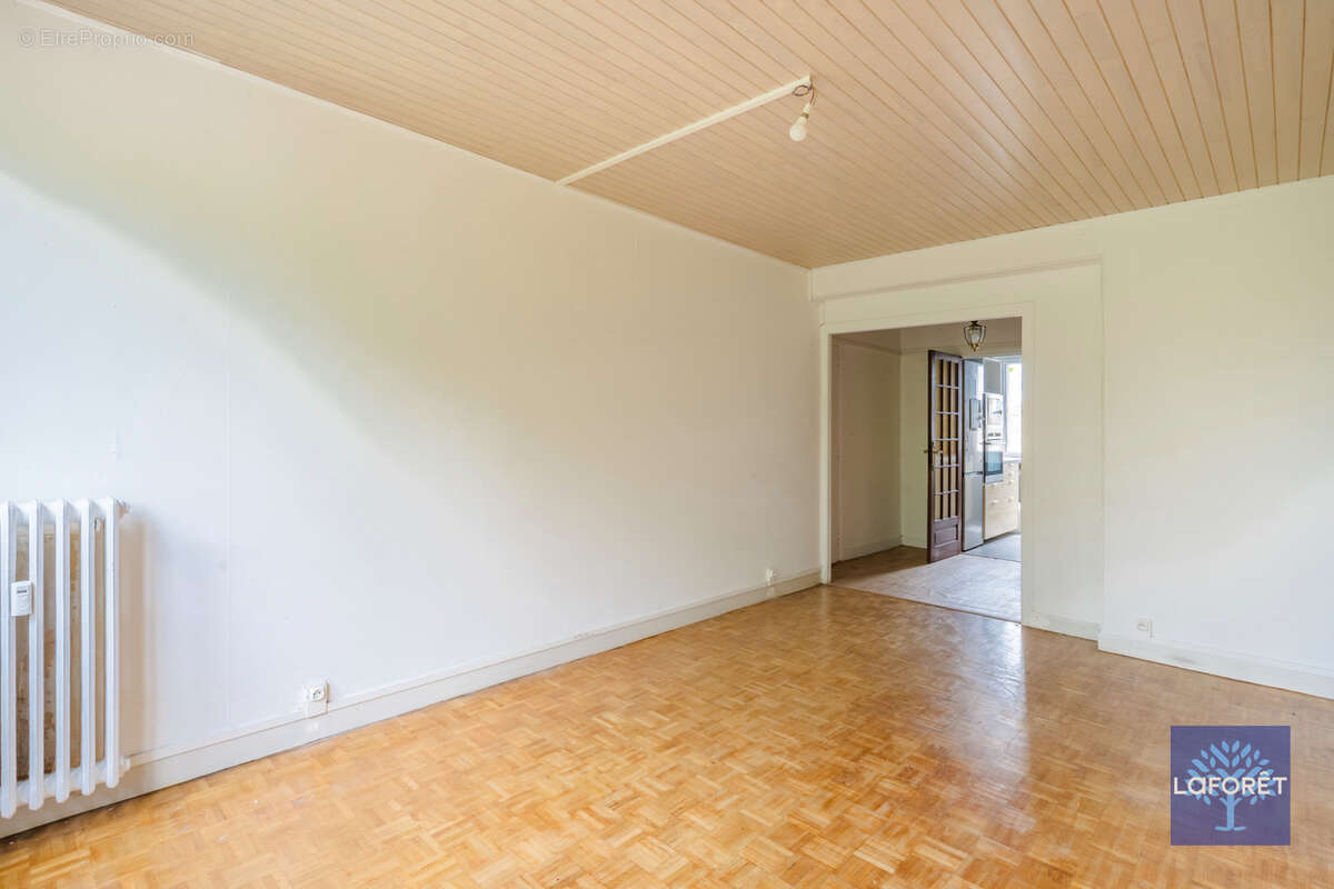 Appartement à LES PAVILLONS-SOUS-BOIS