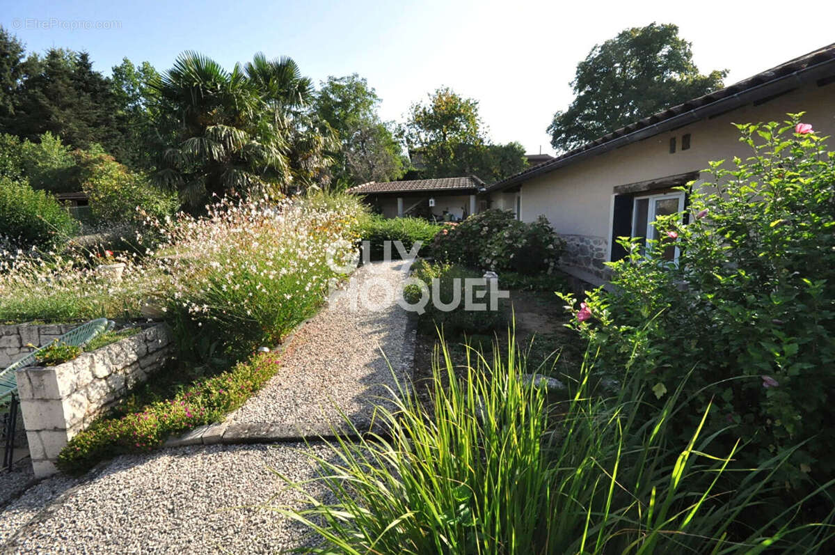 Maison à SAINT-GENIS-L'ARGENTIERE