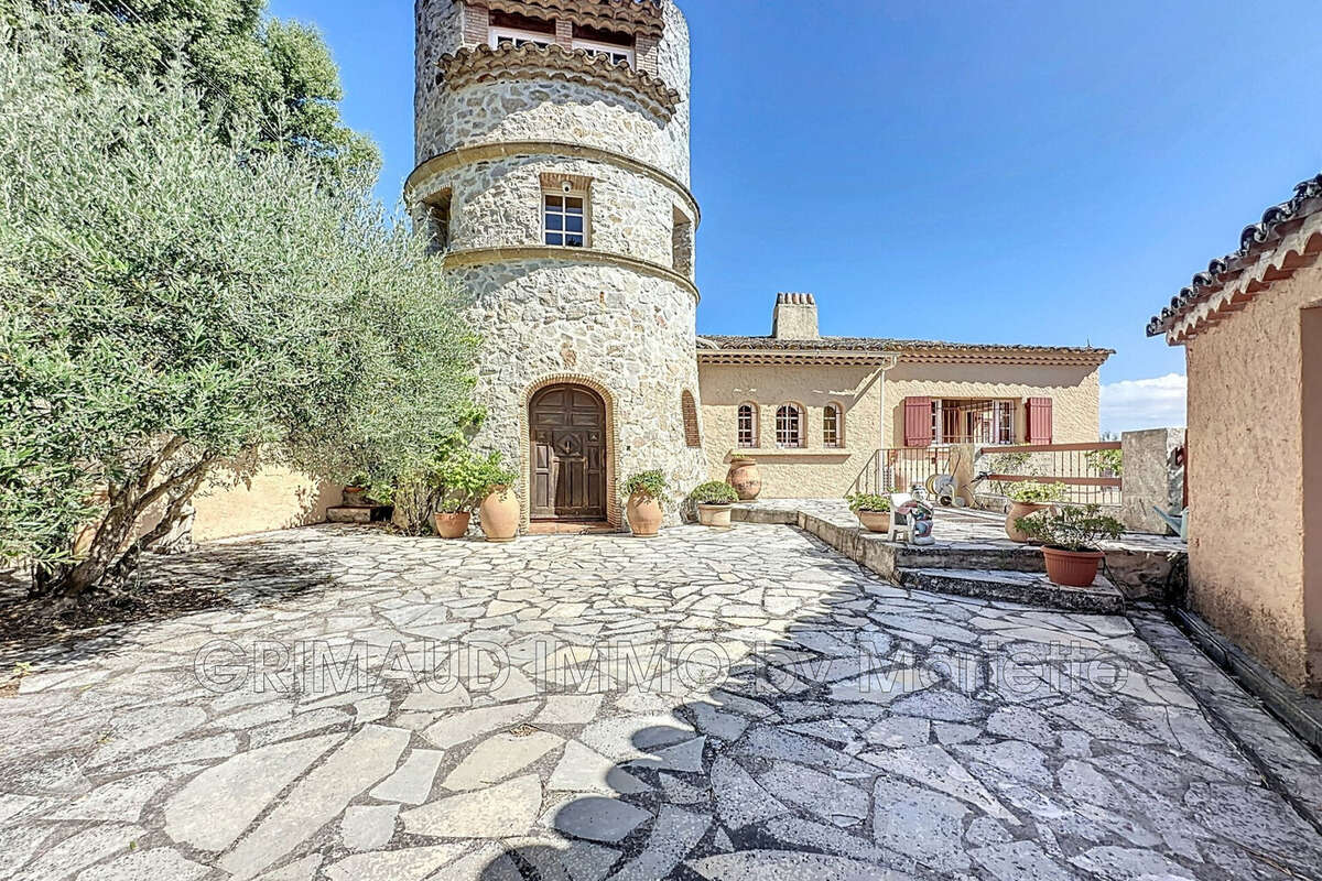 Maison à LA GARDE-FREINET