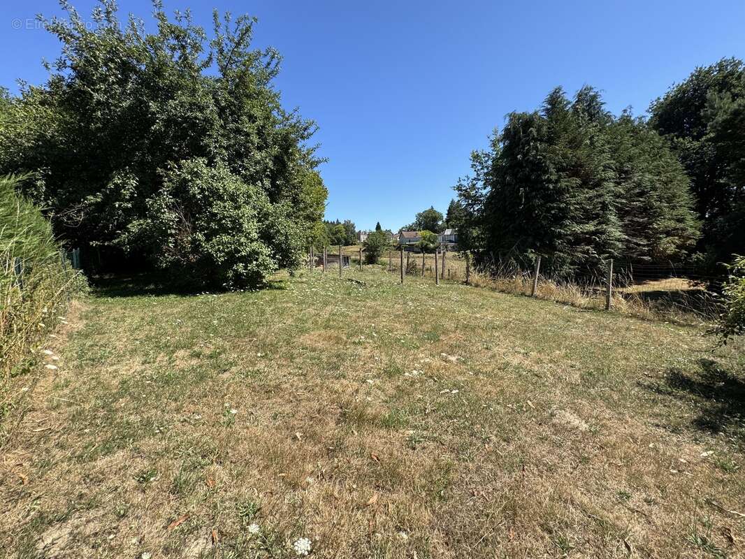 n°2 - Maison à SAINT-HILAIRE-LE-CHATEAU