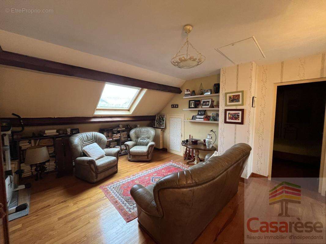 Maison 140 m² à Saint-Jean-De-Vaux  - photo 10