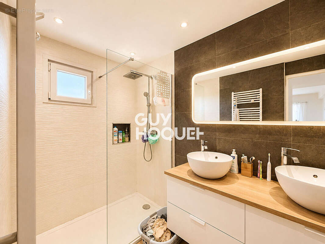 Mandelieu-la-Napoule - Appartement 3 pièces avec vue mer - photo 6