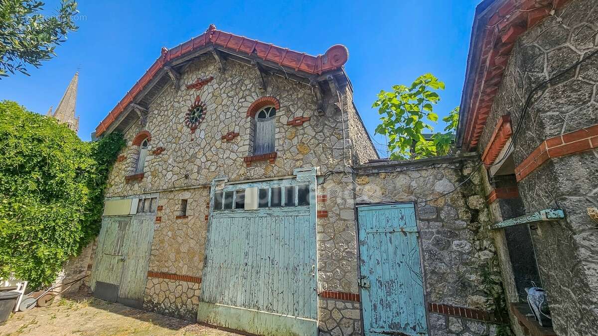 Plein centre ville d' ETAMPES (91) propriété à vendre 13 pièces, avec grand garage, 2 dépendances et terrain clos de 997 m² - photo 26