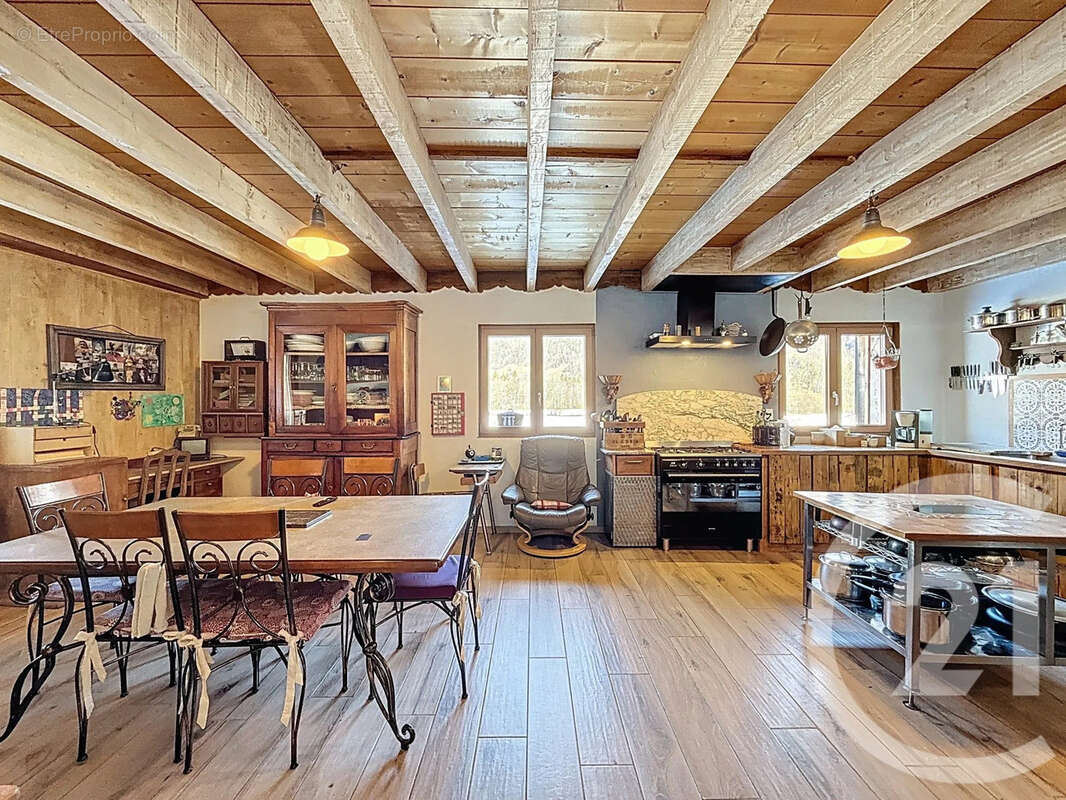 Maison à LA RIVIERE-ENVERSE