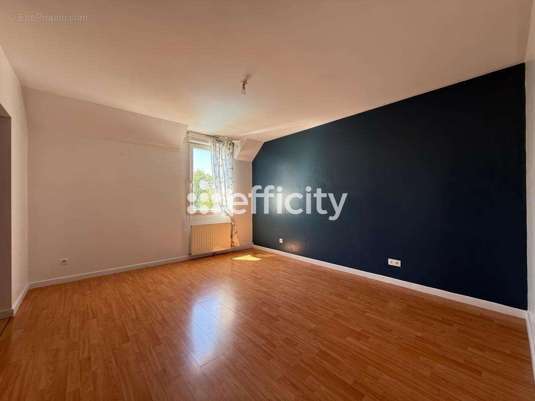Maison 213 m² à Saint-Epain  - photo 8