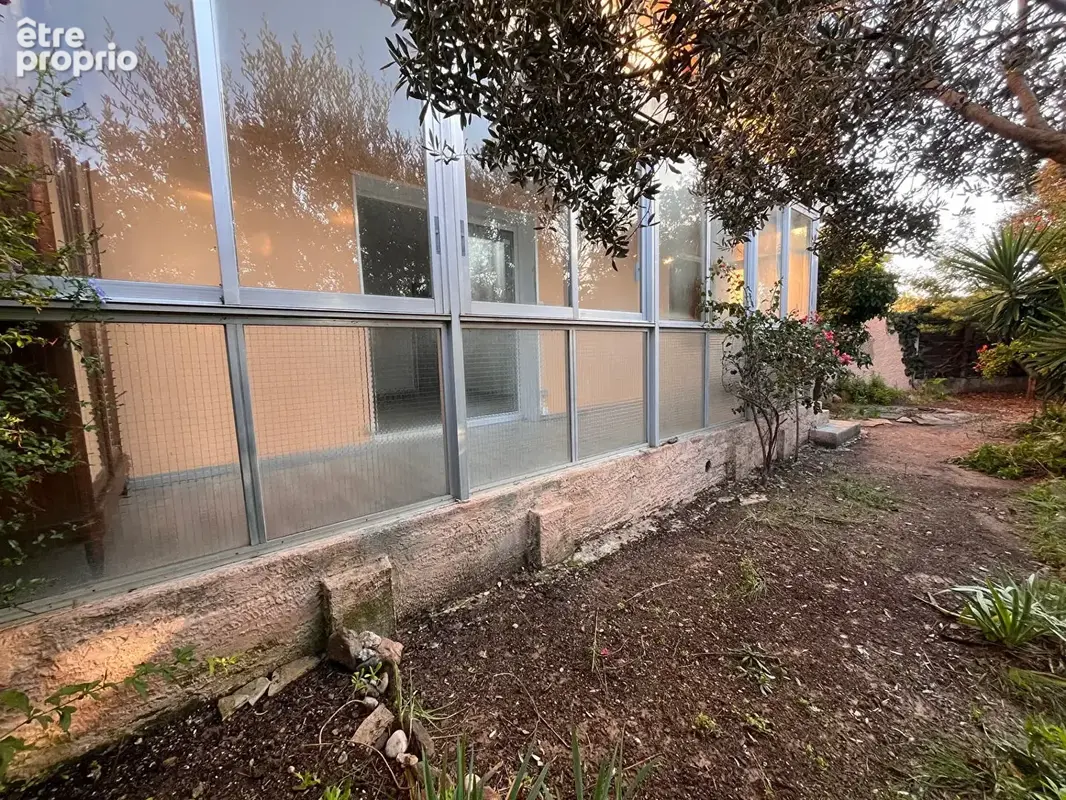 Six-fours les lones T2 36.55m2 + loggia fermée 11m2 et jardin - photo 5