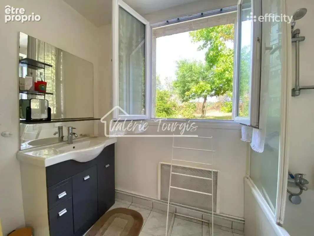 Maison 5 pièces 124 m² à vendre à Neufmesnil (50250) - photo 9