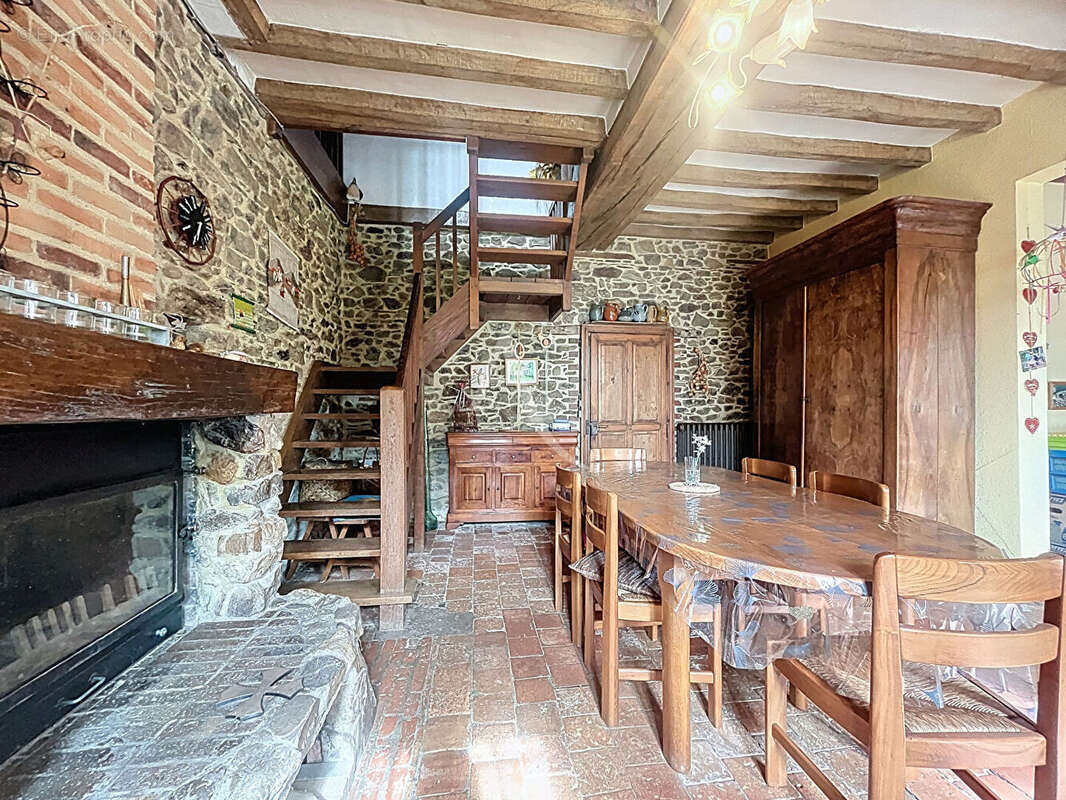 Maison de campagne de caractère ? Charme, volumes et fort potentiel à proximité de l'axe Angers?Rennes - photo 6