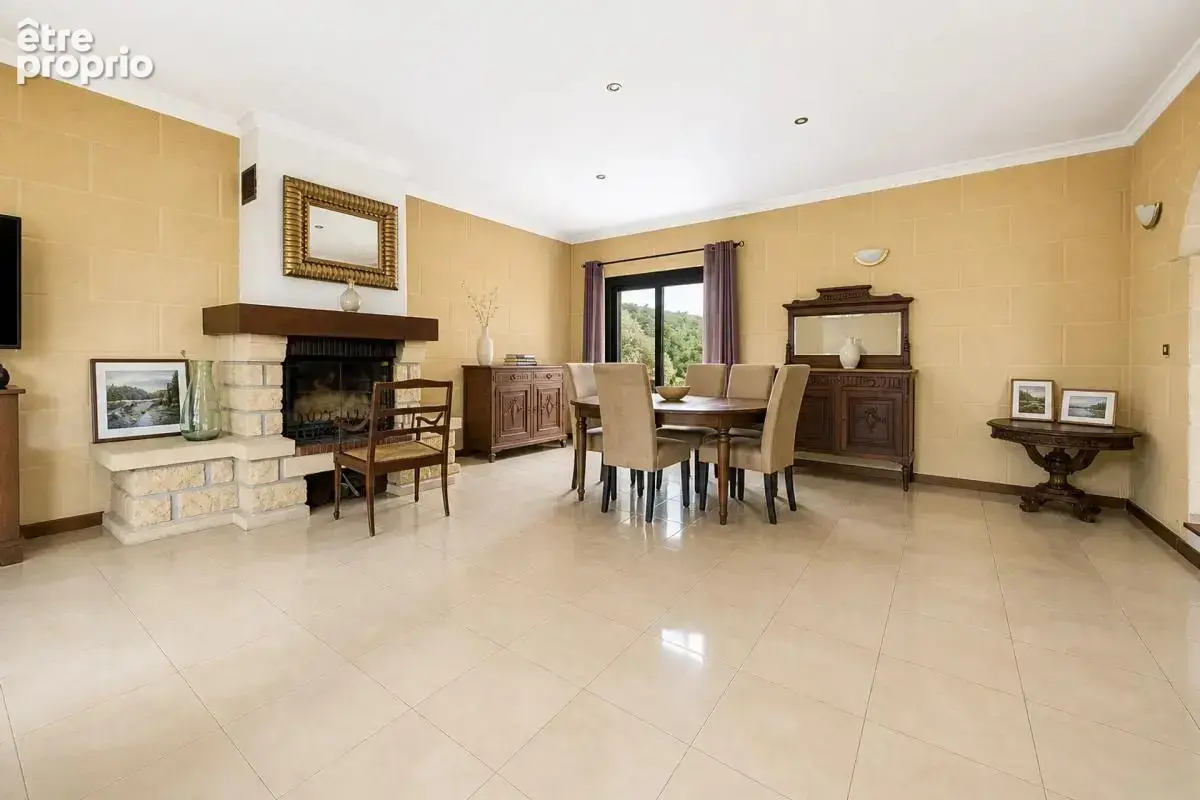 Laissez-vous séduire par cette villa de caractère - photo 4