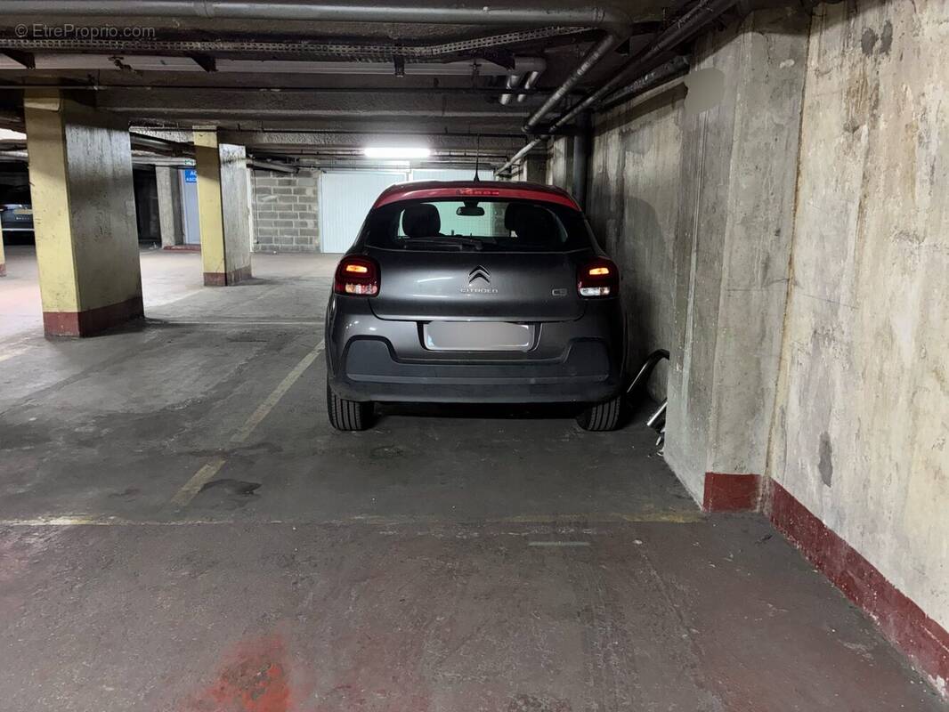 Parking à PARIS-9E