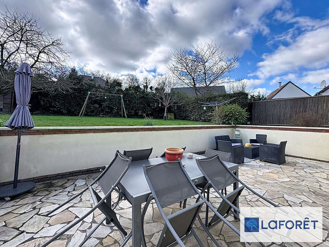 Maison à NEAUPHLE-LE-CHATEAU