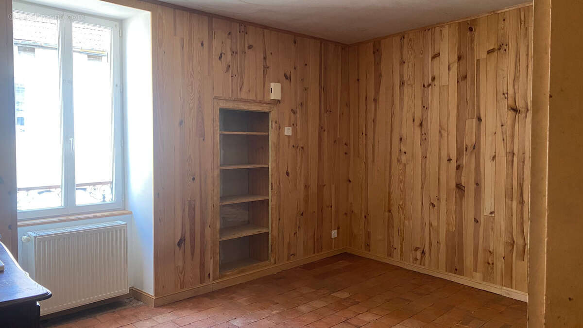 À vendre local commercial avec logement et dépendances à l'isle sur serein (89) - photo 5