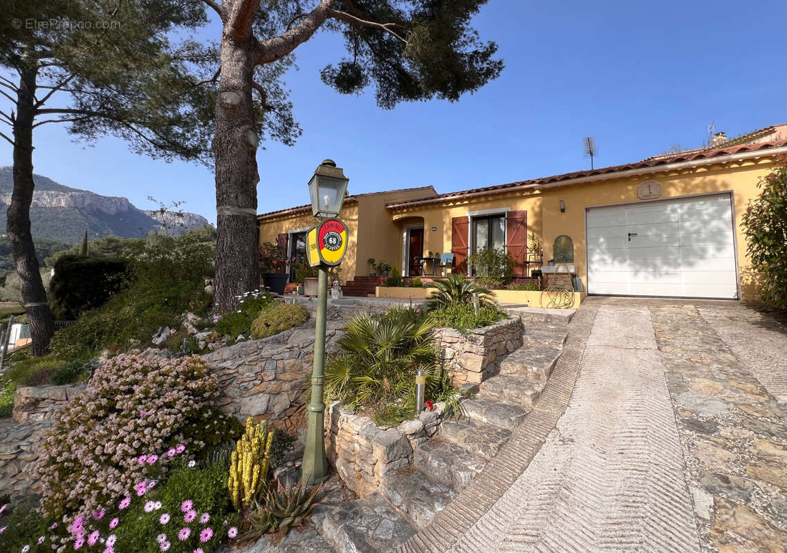 Maison à LE REVEST-LES-EAUX