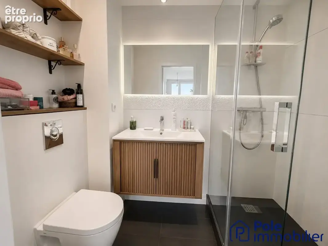 Appartement CAEN F2 avec parking- salle d'eau avec douche à l'italienne