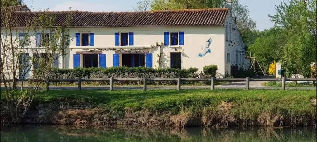 Maison à COULON
