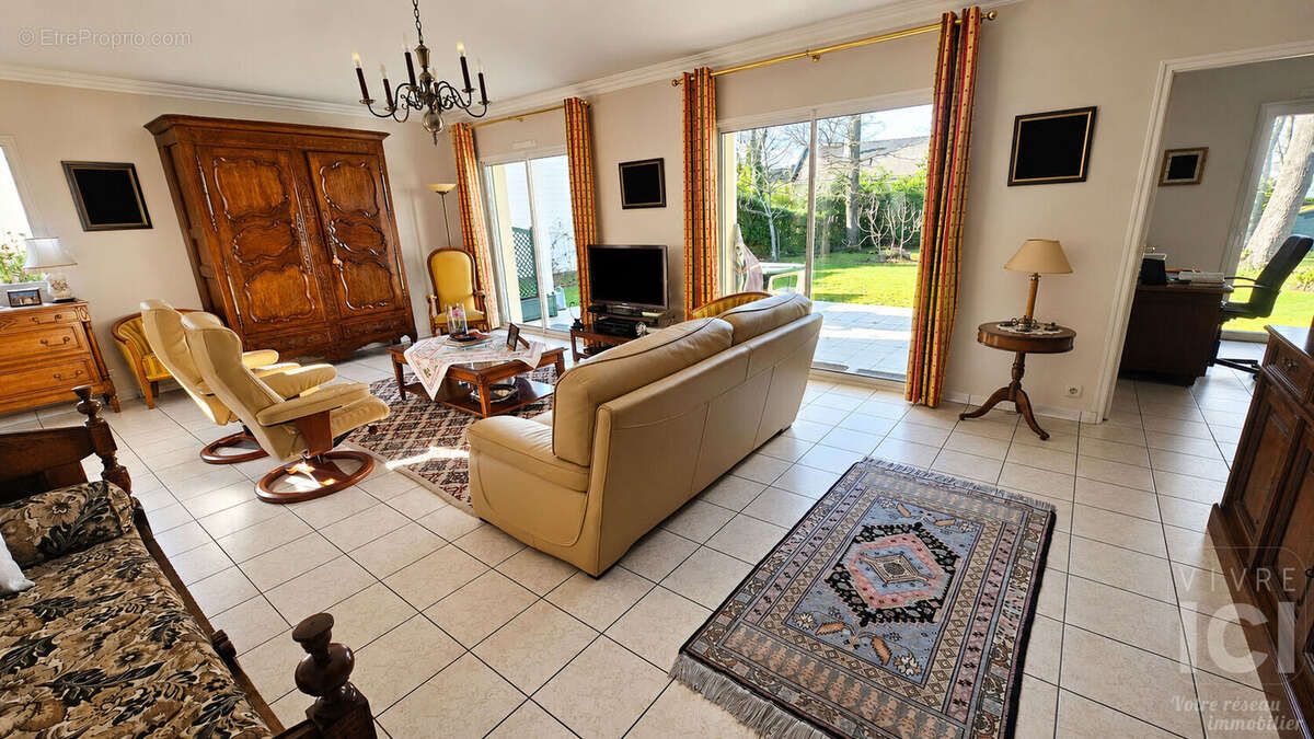 Maison à SAINTE-LUCE-SUR-LOIRE