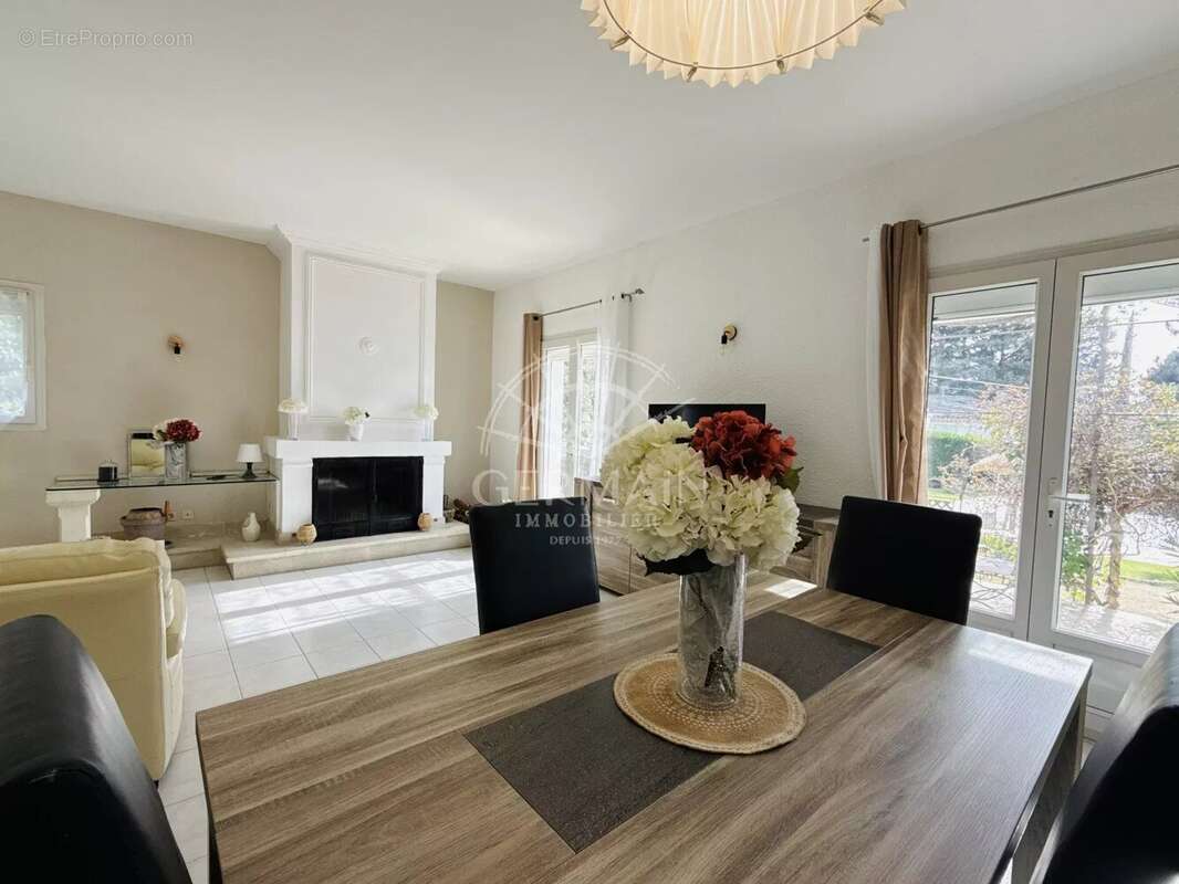 Maison à L'ISLE-SUR-LA-SORGUE