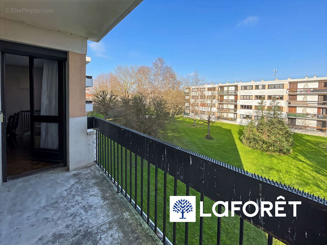 Appartement à SAINTE-GENEVIEVE-DES-BOIS