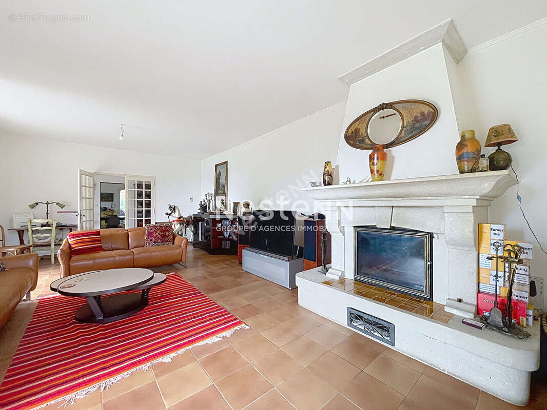 Lourmarin - Maison  5 pièce(s), 180m2, 4 belles chambres, garage-,piscine - photo 7