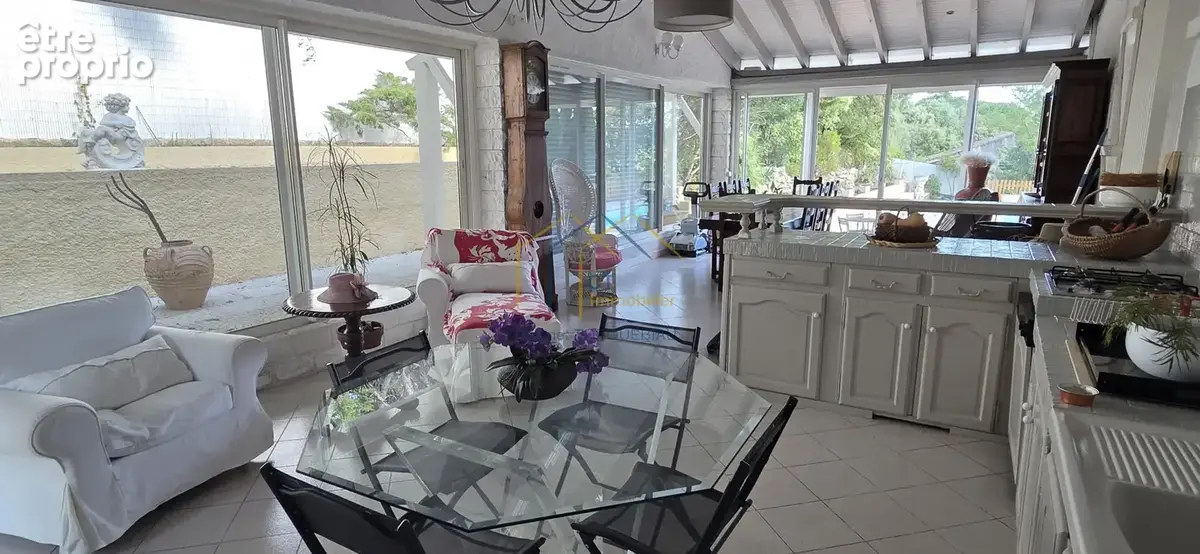Villa traditionnelle de 10 pièces sur 2100m2 de terrain avec piscine - photo 6
