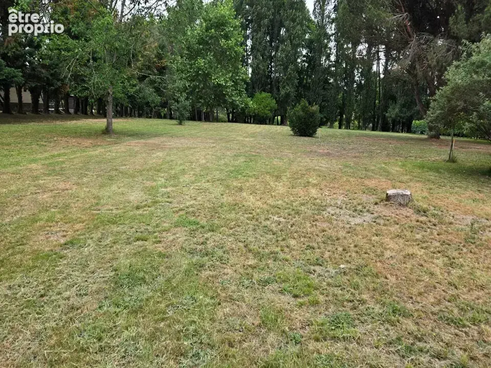Terrain à PERISSAC