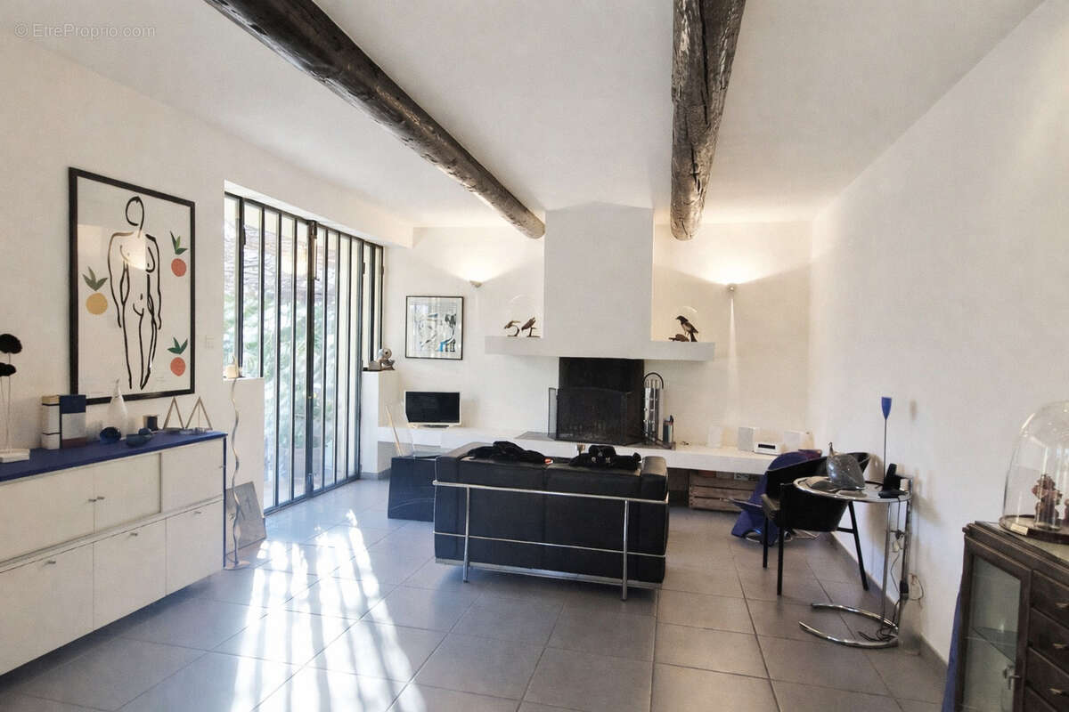 Maison à SUZE-LA-ROUSSE