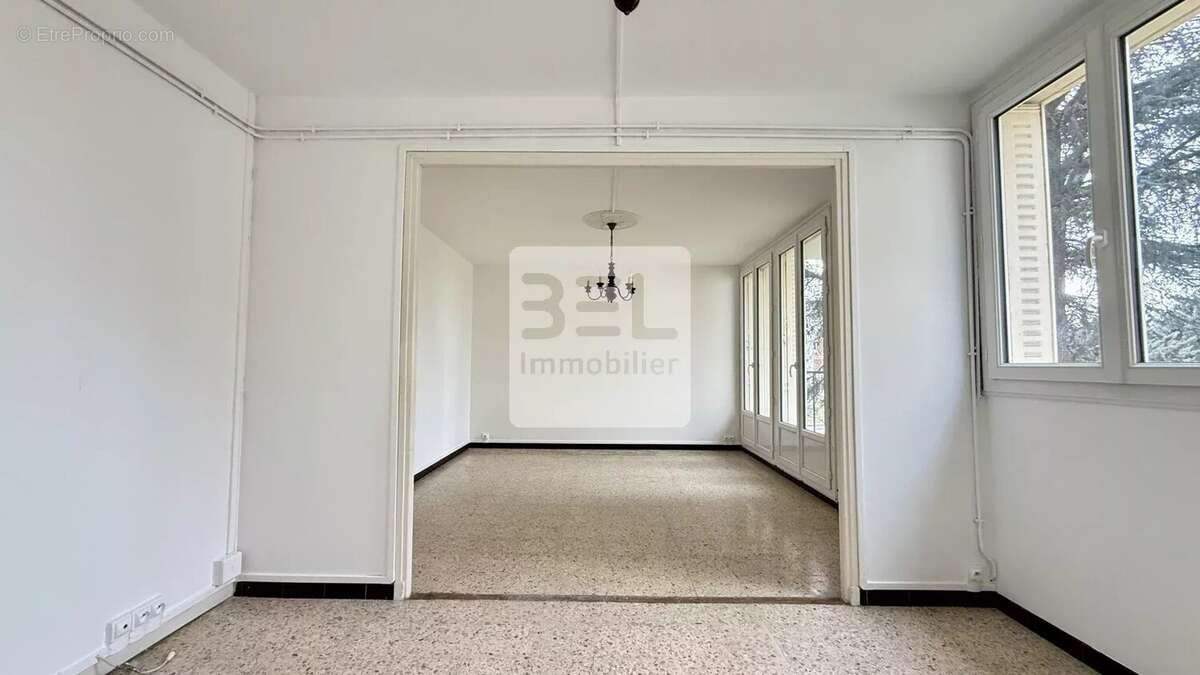 Appartement à BAGNOLS-SUR-CEZE