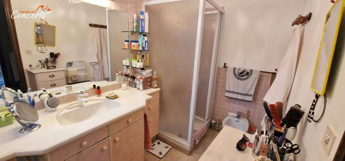 Autre à ROQUEBRUNE-SUR-ARGENS