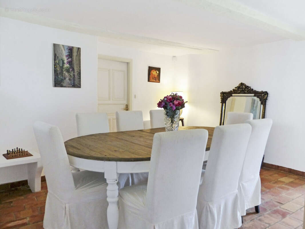 Maison 325 m² à La Roquebrussanne  - photo 9
