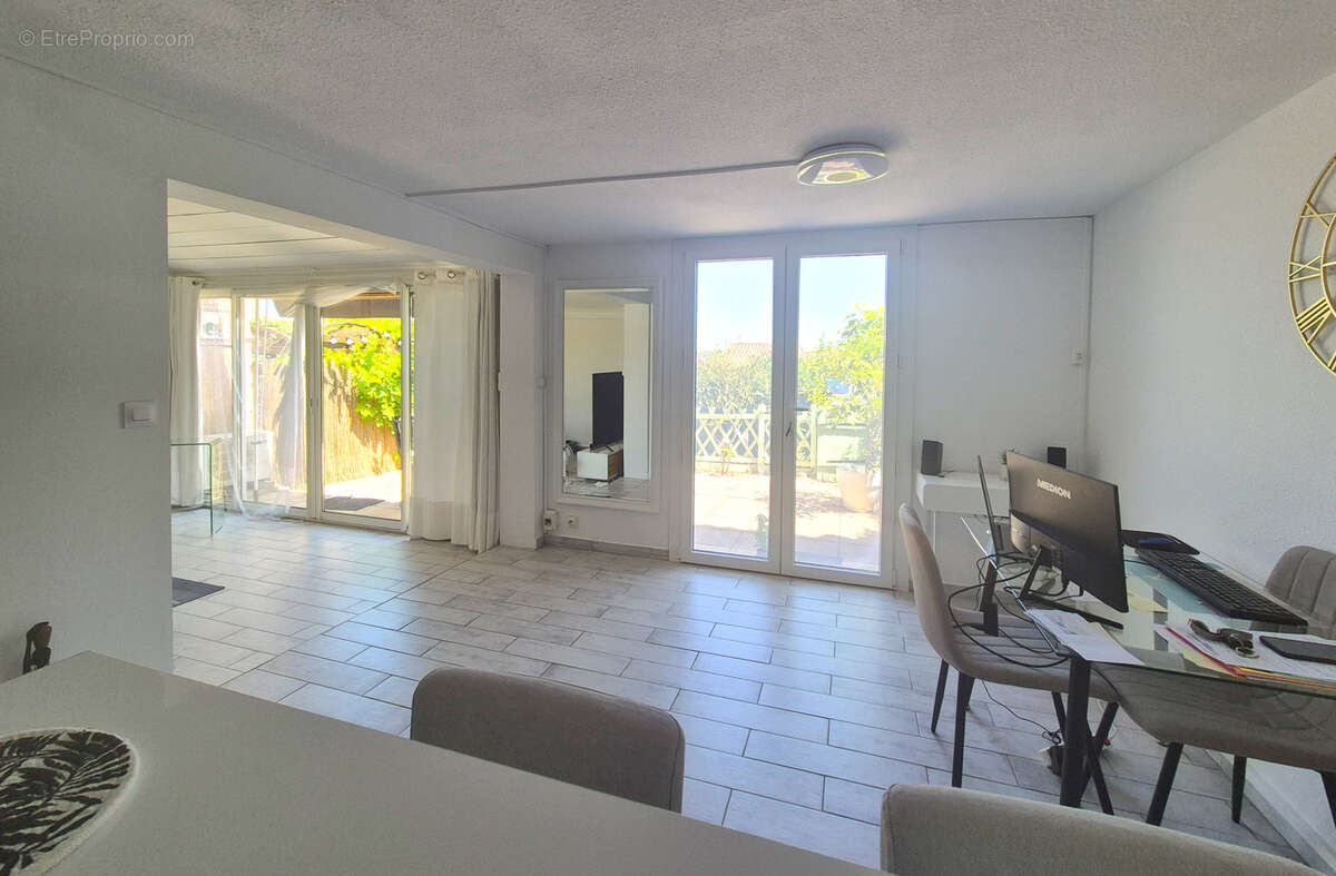 Appartement à COGOLIN