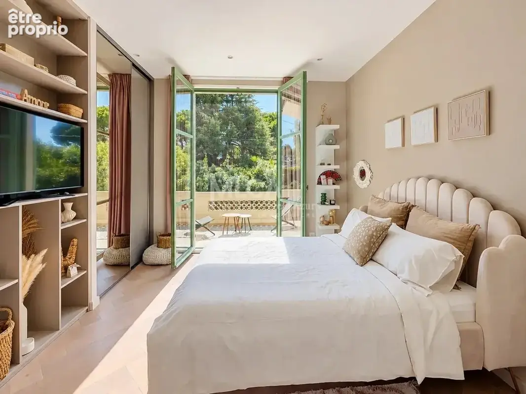 Élégante villa avec piscine — plages et commerces à pied - photo 11