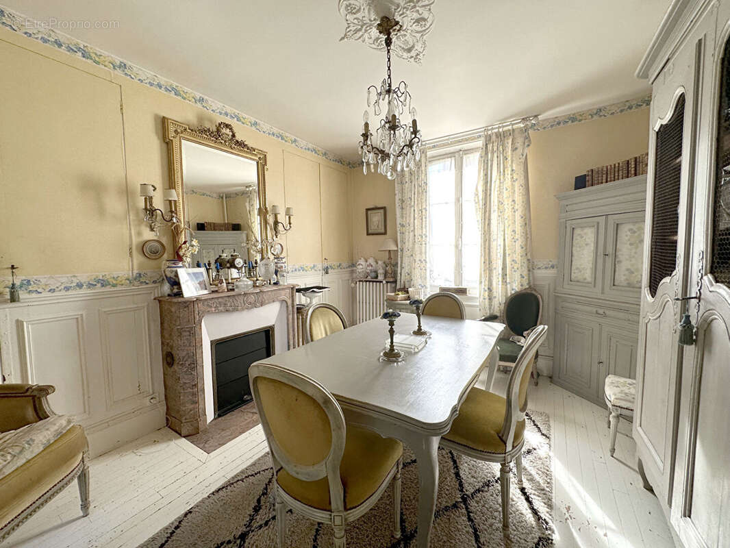 Maison à HOUDAN