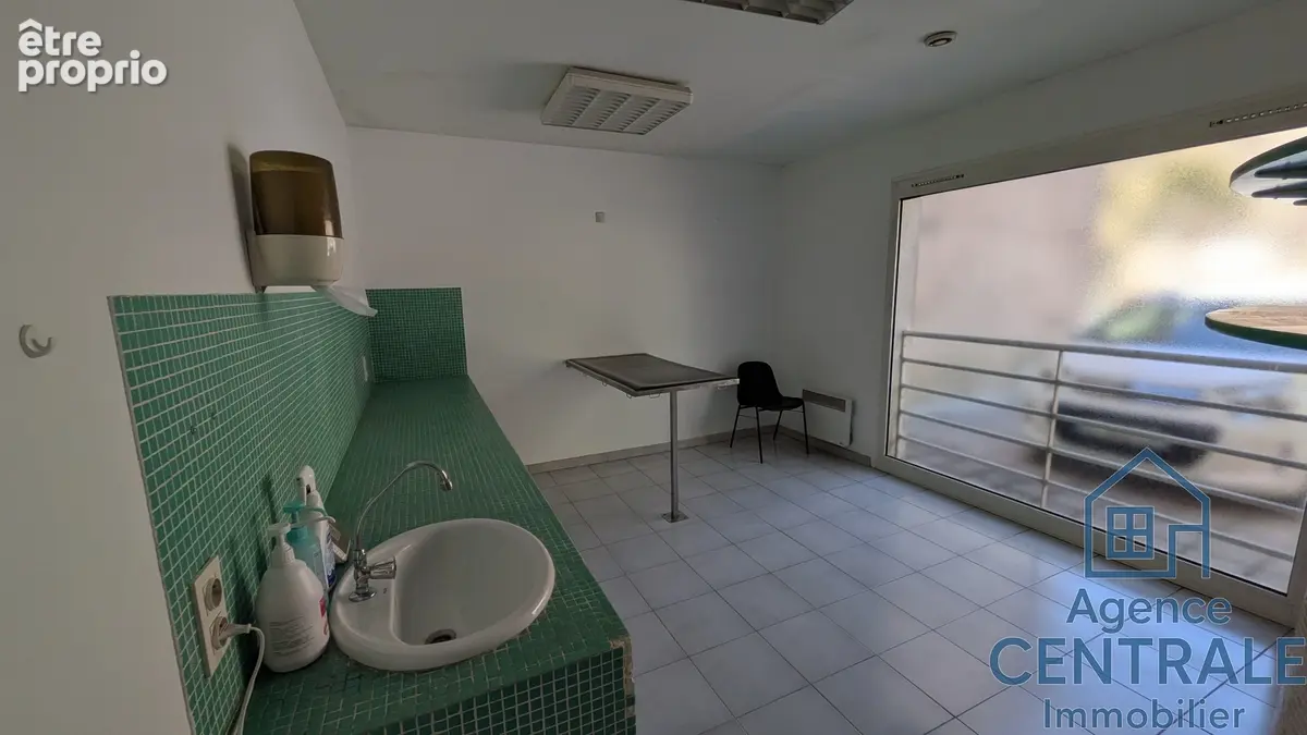 Commerce 165 m² à vendre à La Ciotat (13600) - photo 7