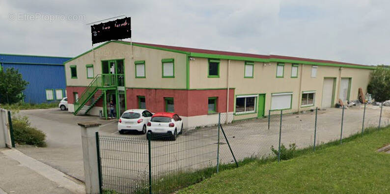 Commerce à PERONNAS