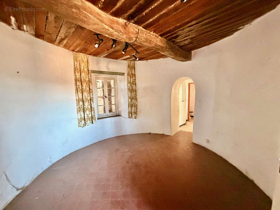 Maison à BAGNOLS-EN-FORET