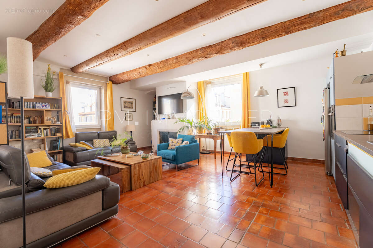 Appartement à MARSEILLE-1E