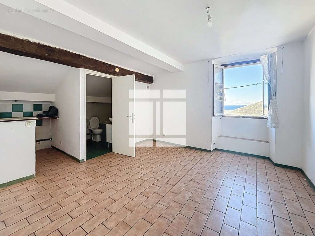 Bastia - centre ancien - t2 dernier etage - photo 3