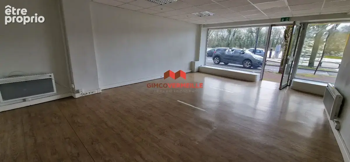 Immeuble d'habitation et commerce - photo 2