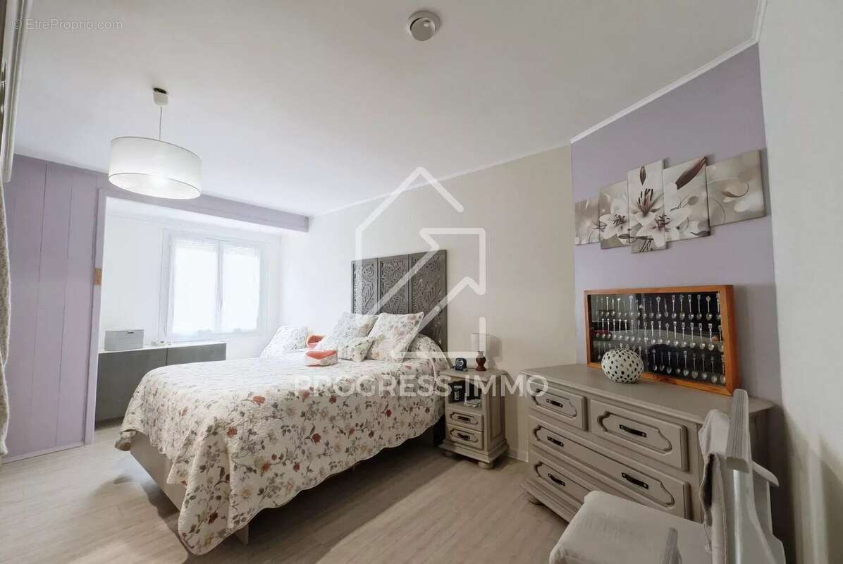 Appartement à COMBS-LA-VILLE